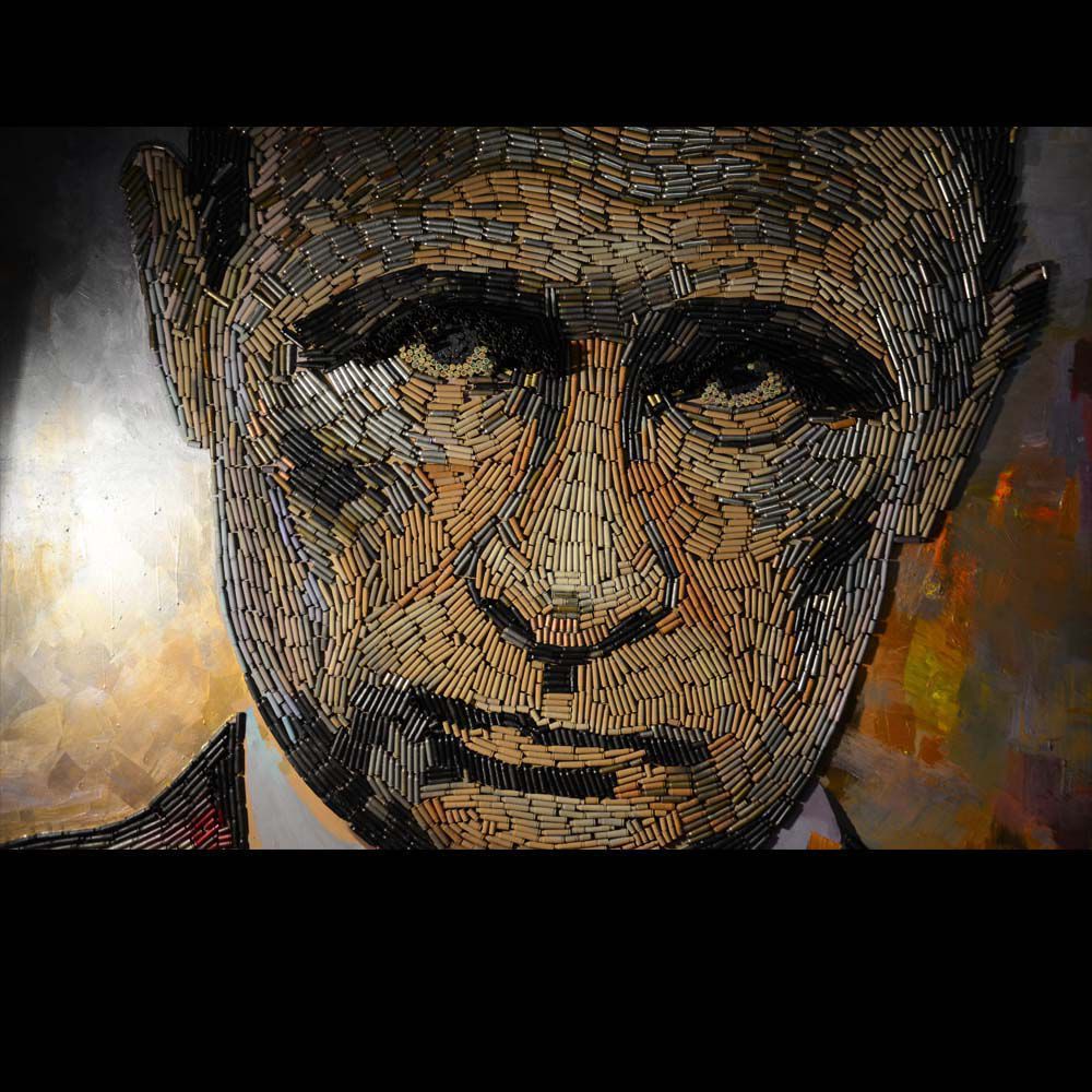 „Fața războiului”: Portretul lui Putin din cartuşe strânse în Donbas