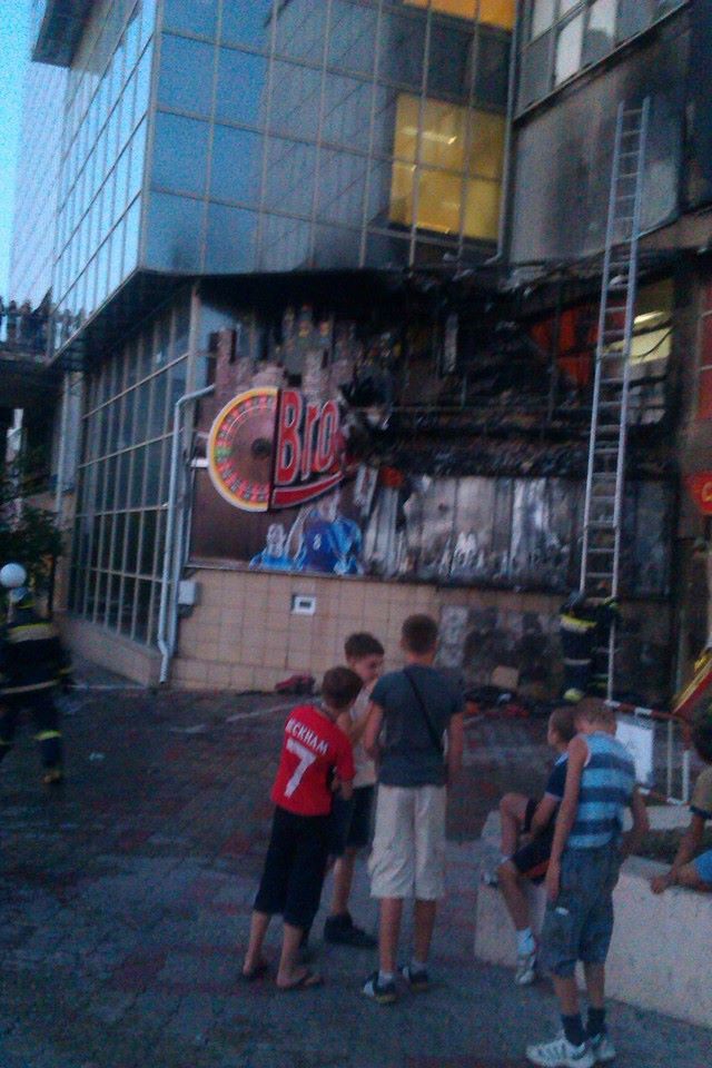 В торговом центре на Ботанике произошел пожар