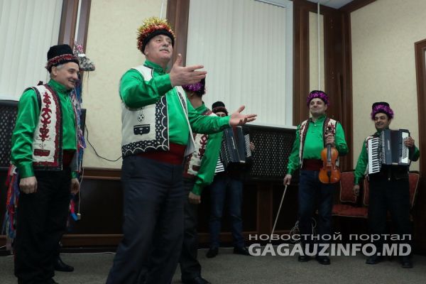 Колядующие из Томая поздравили башкана со Старым Новым годом