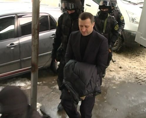 Vlad Filat a slabit vazand cu ochii. Cum i s-a schimbat infatisarea in trei luni de arest
