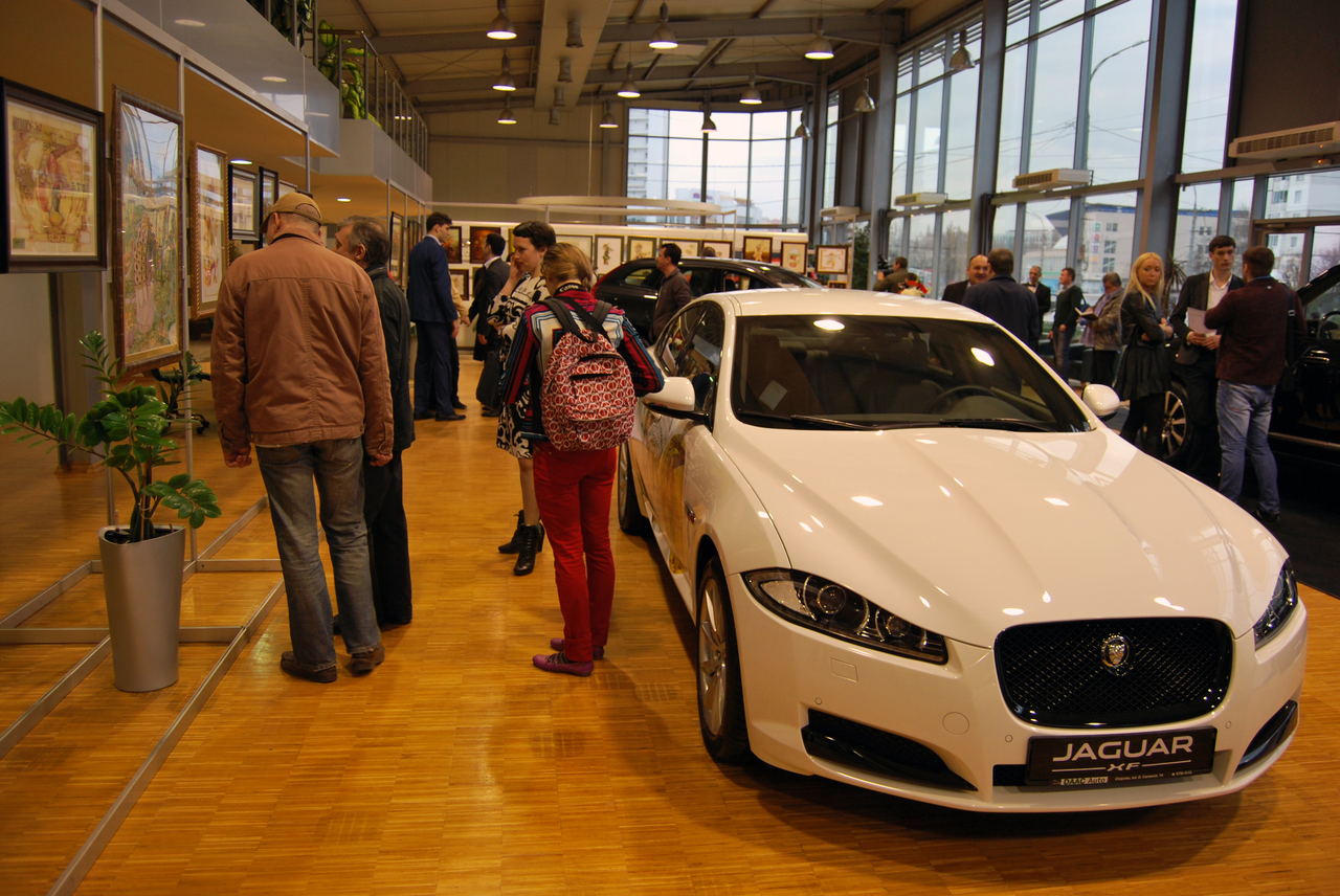 Персональная выставка картин Сергея Букур в автосалоне Daac Hermes Land Rover-Jaguar-Volvo