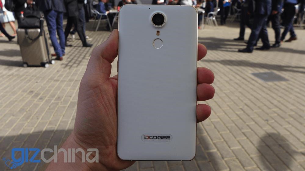 Представлен 10-ядерный смартфон за $180