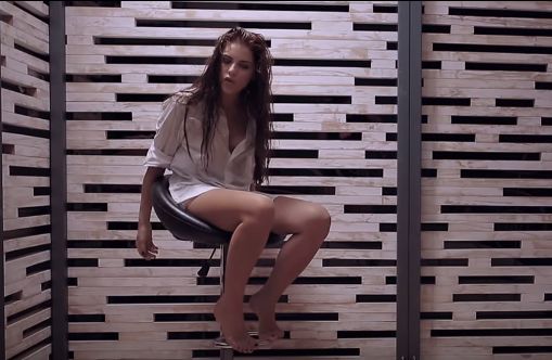 O cantareata de la noi a a plagiat videoclipul Selenei Gomez