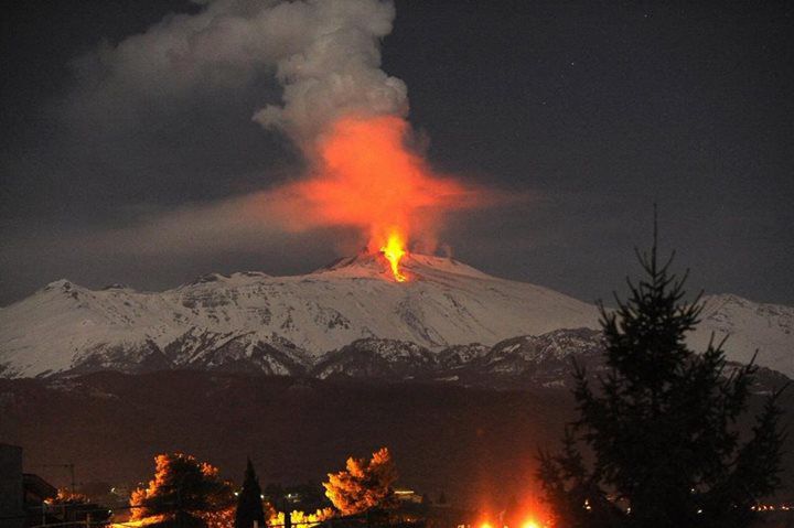 Cel mai mare vulcan din Europa a erupt