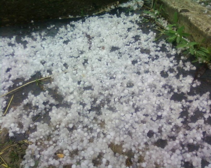 Cimișlia, lovită de gheață! Grindină mai mare ca bobul de mazăre