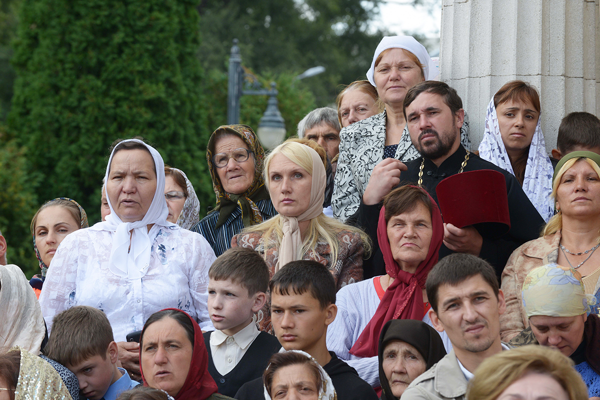 Фоторепортаж: Литургия на площади перед кафедральным собором Рождества Христова в Кишиневе