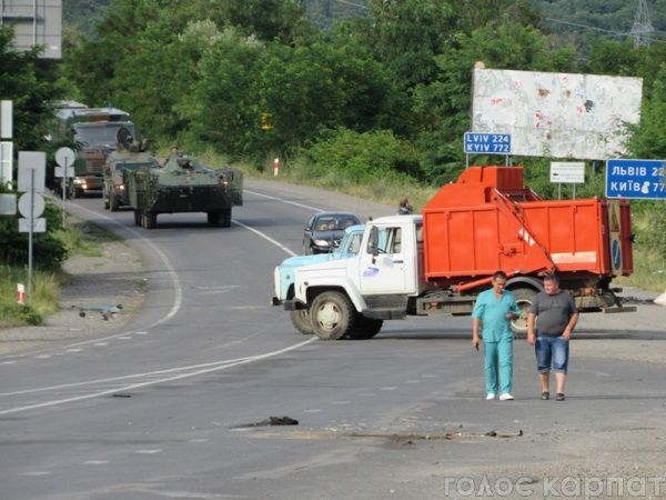 В район Мукачево прибыла колонна военной техники