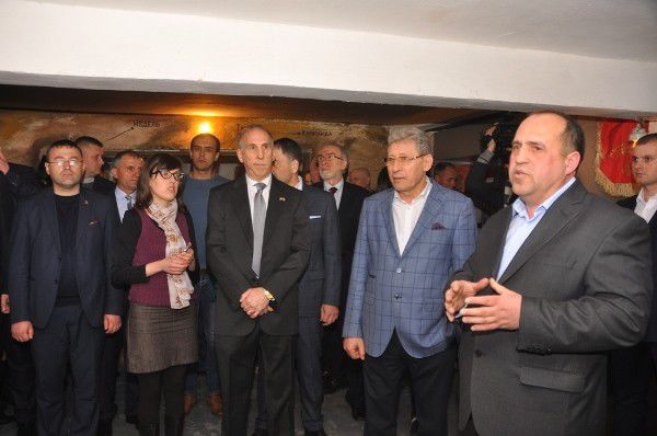 На выставке "советской оккупации" посетителей встречал Ленин