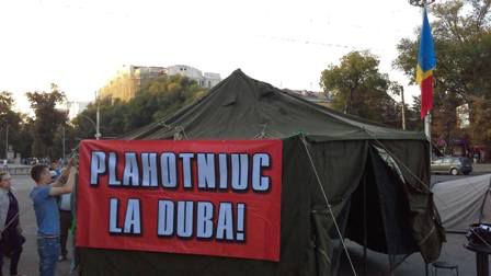 На ПВНС появились палатки в поддержку политзаключенных