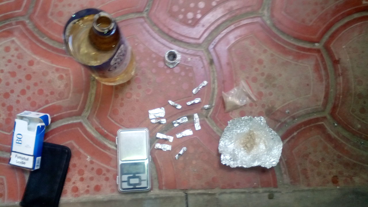 Doi tineri riscă să petreacă următorii ani după gratii
