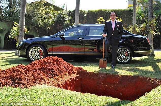 Motivul bizar pentru care un brazilian vrea să îşi îngroape Bentley-ul de 350.000 de euro