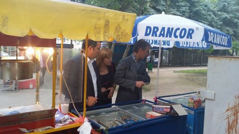 Лянкэ купил Филату мороженое в центральном парке Кишинева