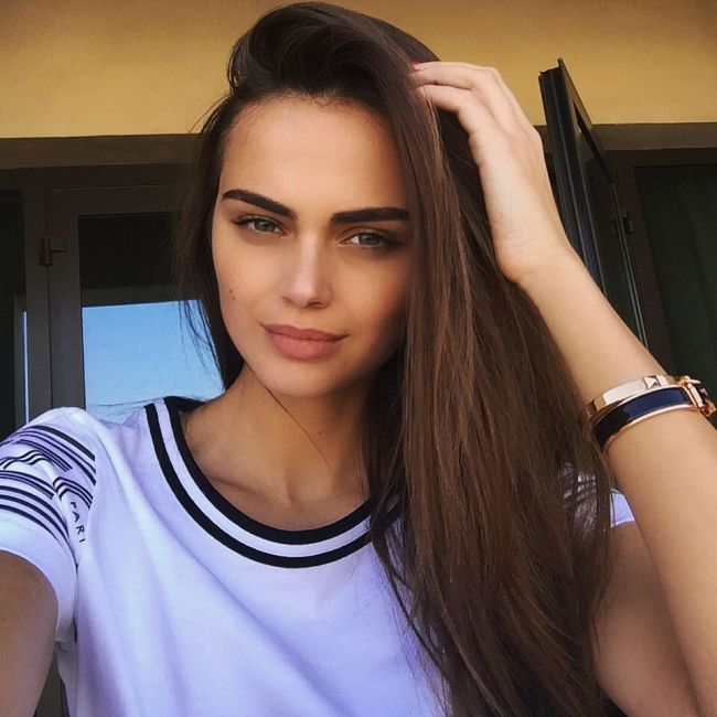 Xenia Deli, fara strop de machiaj