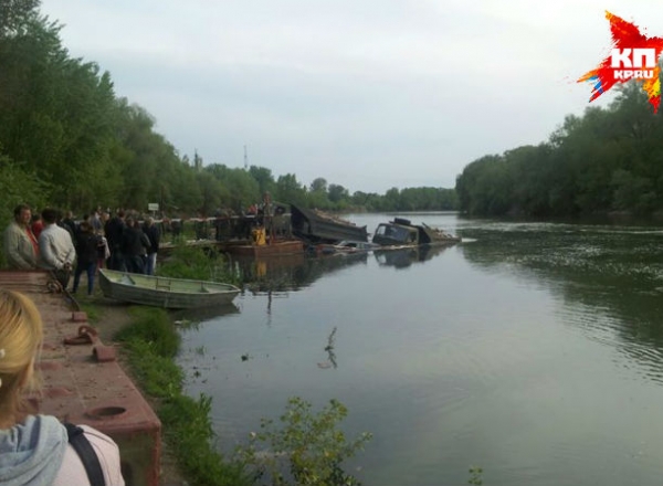 Doua camioane si o masina au ajuns in Nistru