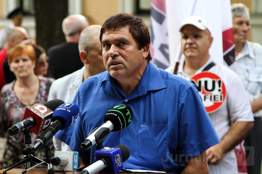 Протест перед госрезиденцией: «Тимофти должен отозвать награды!»