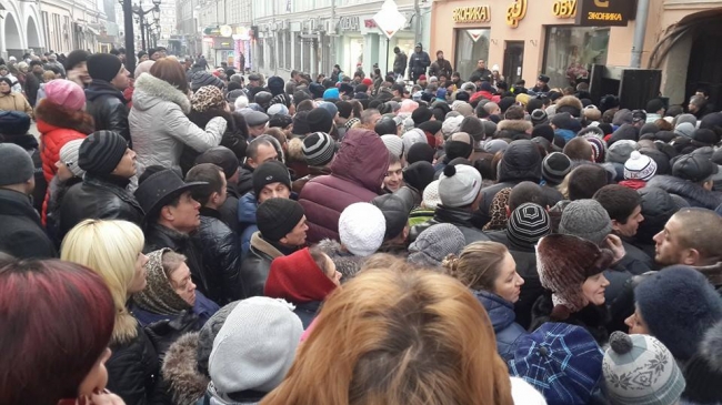 На избирательных участках в Москве порядок наводит спецназ
