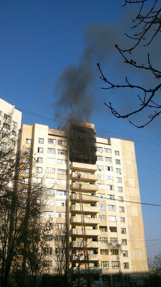 В жилом доме на Ботанике вспыхнул пожар