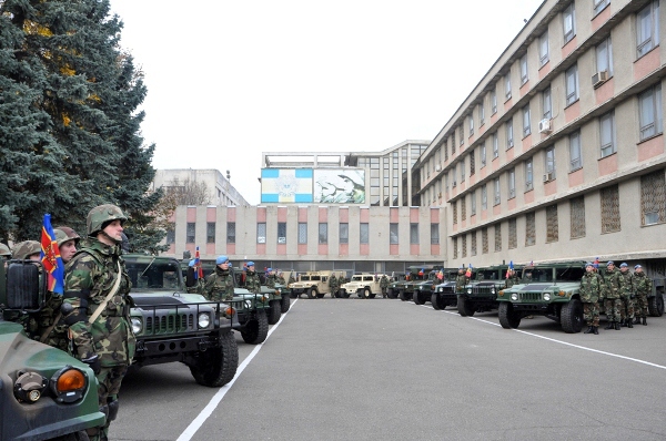 Молдавской армии передали американские военные Хаммеры