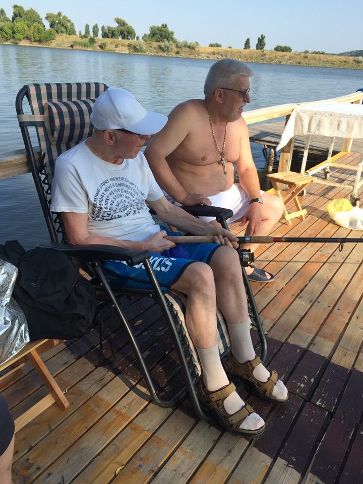 Umoristul Gheorghe Urschi a prins peşte şi a postat pozele pe facebook