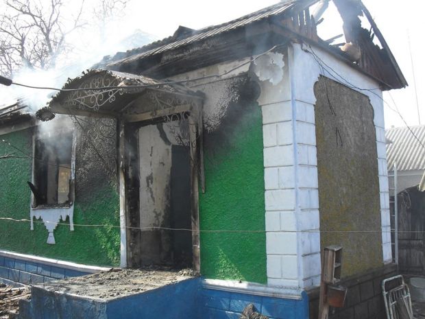 Casă mistuită de flăcări. Cadavrul unei femei a fost găsit carbonizat