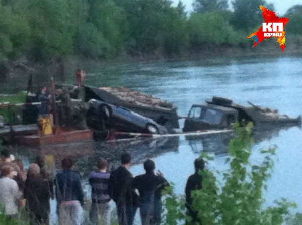 Doua camioane si o masina au ajuns in Nistru