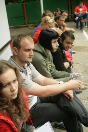 Comuniştii se pregătesc de lupte de stradă. Sute de activişti ai PCRM sunt instruiţi, într-o pădure, cum să organizeze revoluţii
