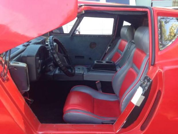 Cea mai urâtă copie de Ferrari din lume este de vânzare. Ce sumă cere creatorul său