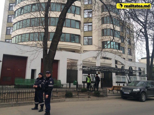 Здание посольства России в Кишиневе оцепили из-за сообщения о бомбе