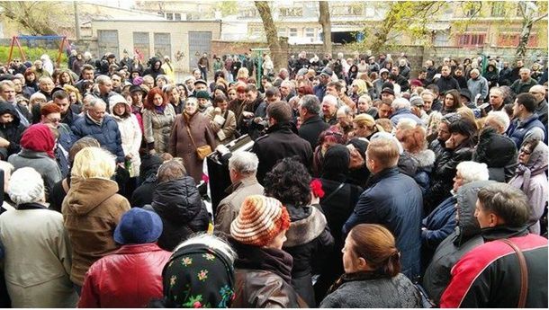 В Киеве прощаются с Бузиной под лозунги "Фашизм не пройдет"