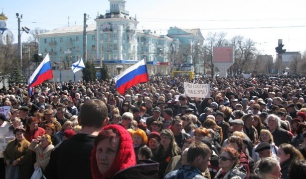 В Луганске здание СБУ забросали яйцами