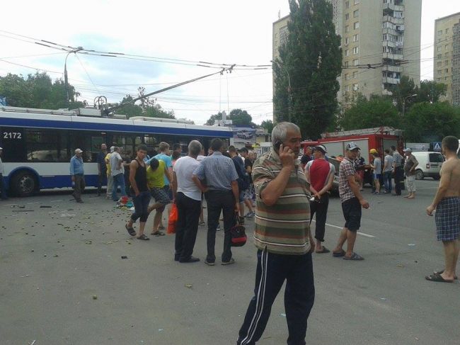Accident cu răniţi în capitală. Două maşini s-au lovit violent