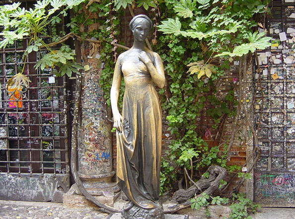 Cамостоятельные путешествия по Европе и миру.: Статуя Джульетты в Вероне