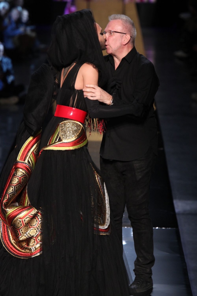 Conchita Wurst, inrochie de mireasa!