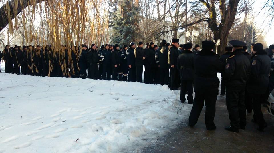 Безопасность на митинге будут обеспечивать сотни полицейских