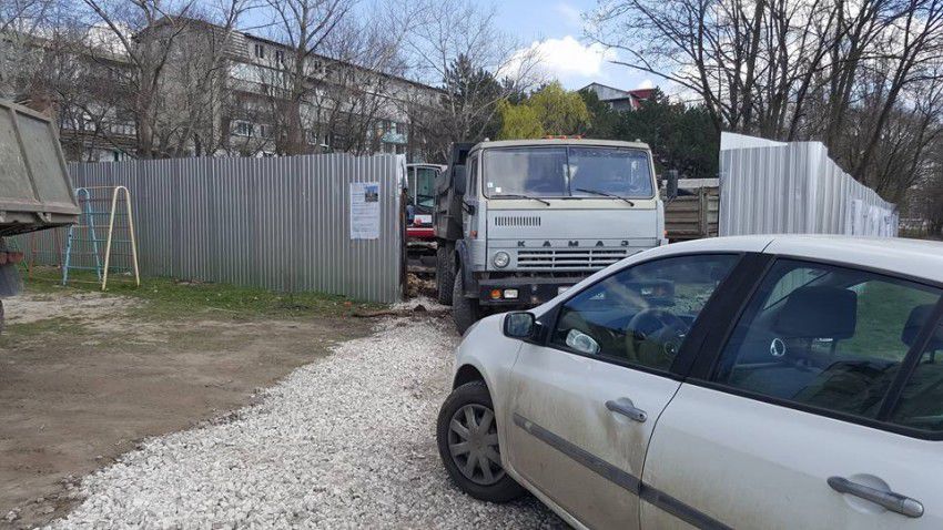 Застройщик на Яловенской не намерен прекращать незаконное строительство