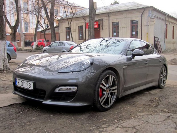 Лихач на Porsche с виадука - профессиональный гонщик