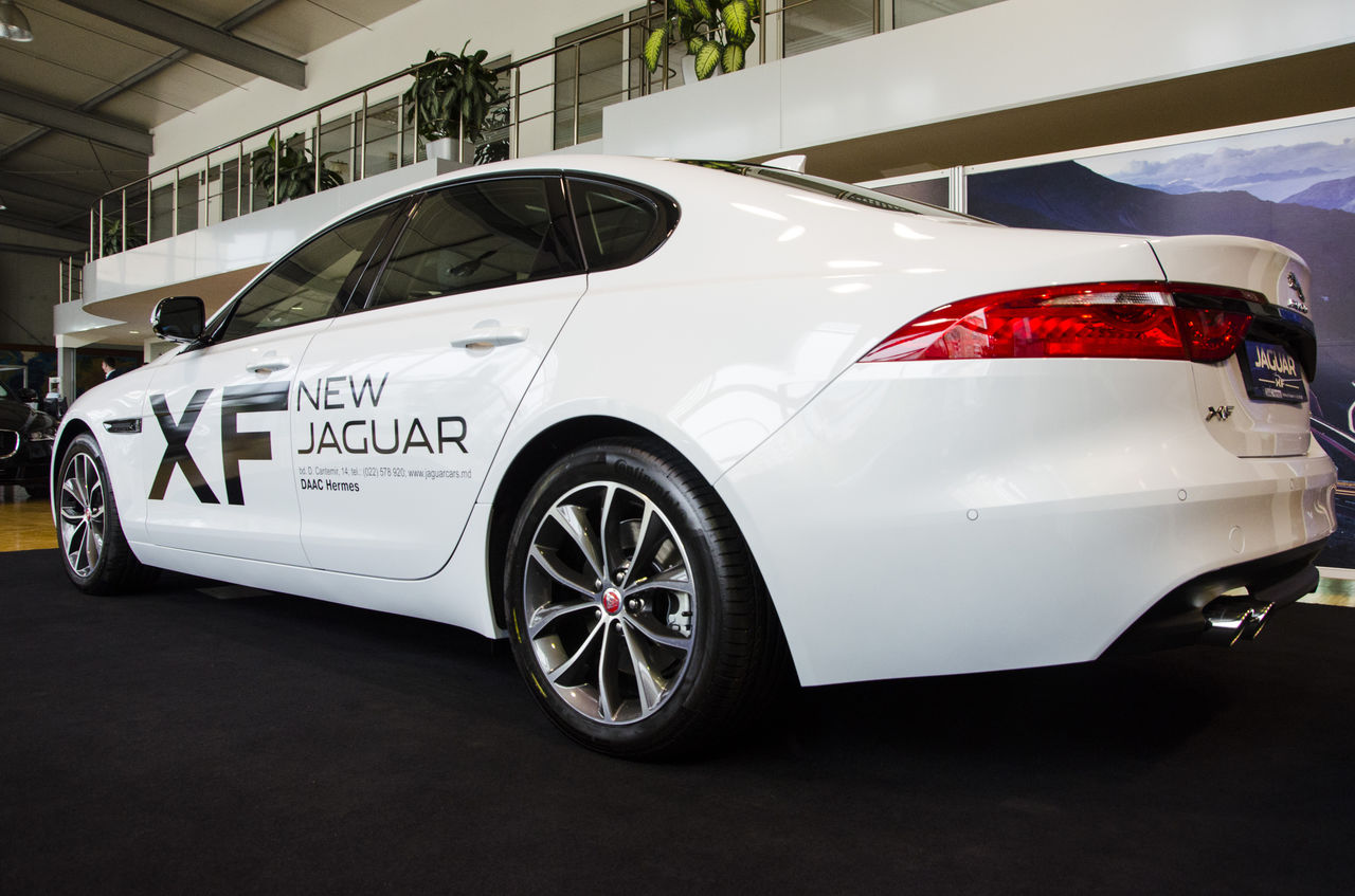 Jaguar XF:  Ziua ușilor deschise în salonul auto