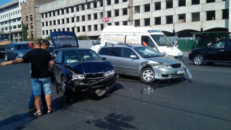 Nervii şoferilor sunt întinşi la maximum din cauza unor accidente