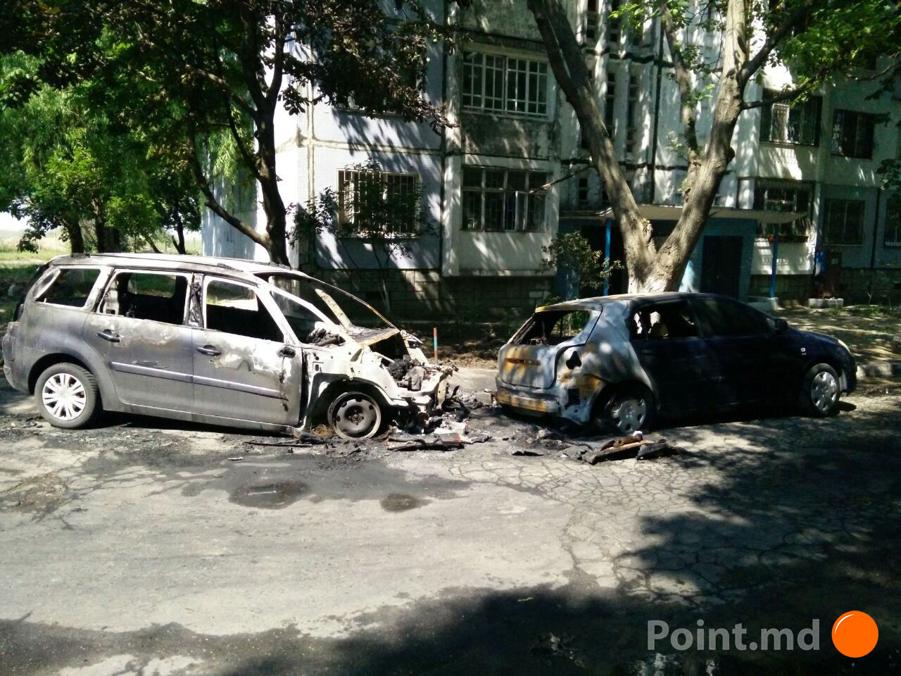 На Ботанике ночью сгорели два автомобиля