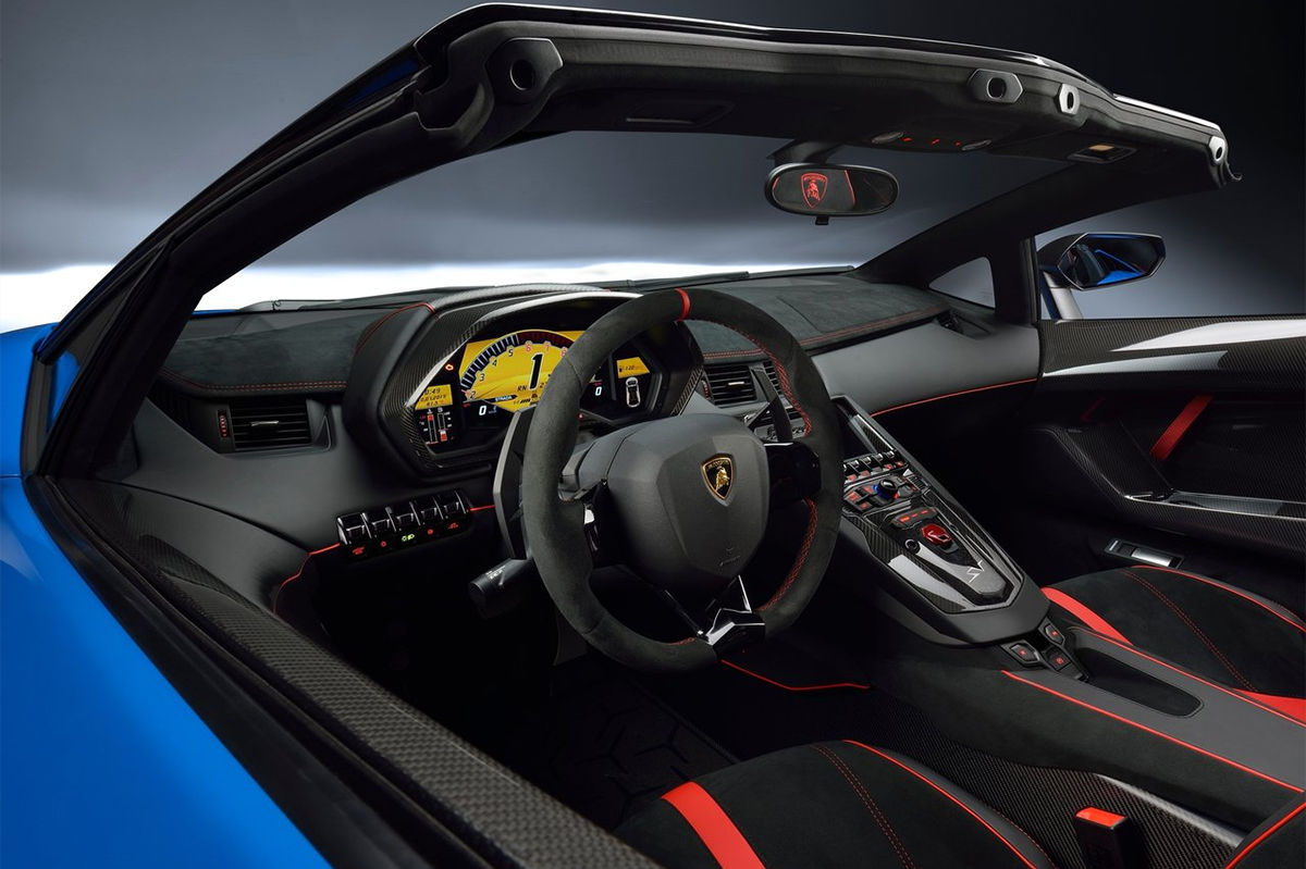 Lamborghini представила сверхмощный родстер Aventador