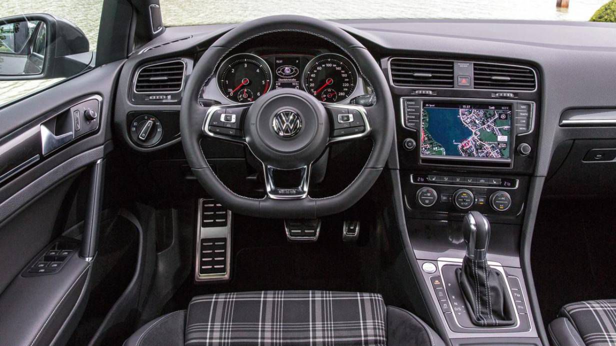 VW сделал самый практичный спорткар Golf