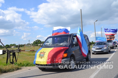 День России отметили в Гагаузии автопробегом из Комрата в Вулканешты