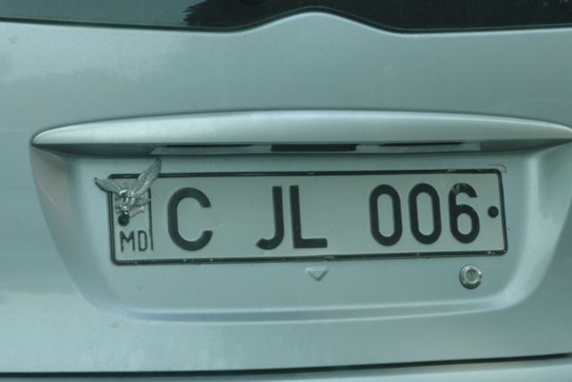 Cum şi-a modificat numărul de înmatriculare un şofer din Chişinău