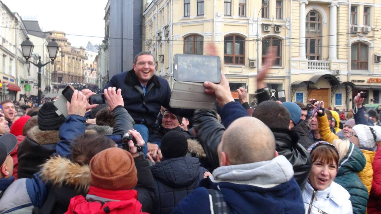 Usatii a votat la Moscova, aclamat de moldoveni