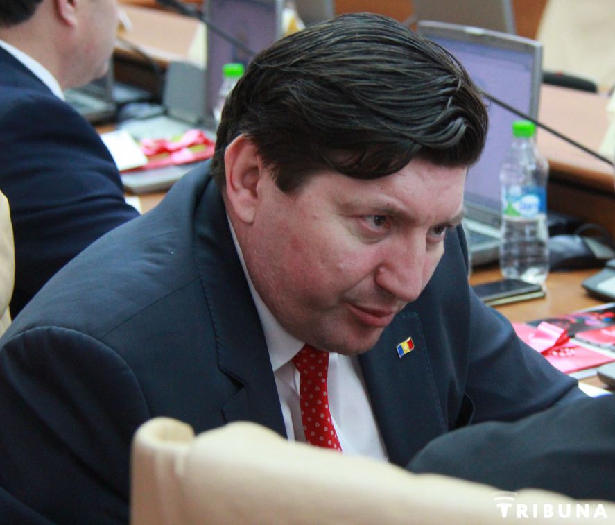 Colecţia de telefoane a ministrului Agriculturii