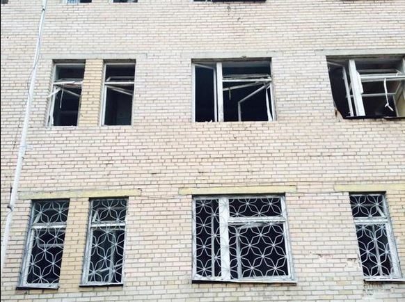 В Донецке снаряд попал в больницу, есть жертвы