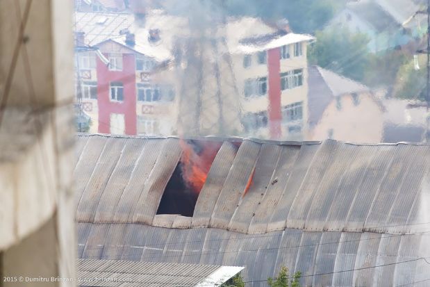 Incendiu de proporţii pe strada Alba Iulia