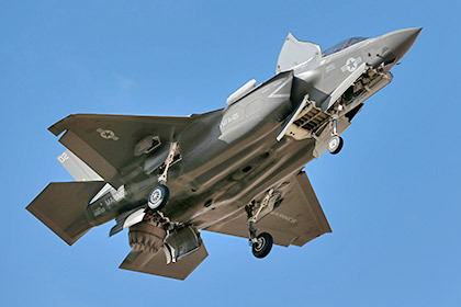 Истребитель США F-35 дебютирует на авиасалоне в Фарнборо