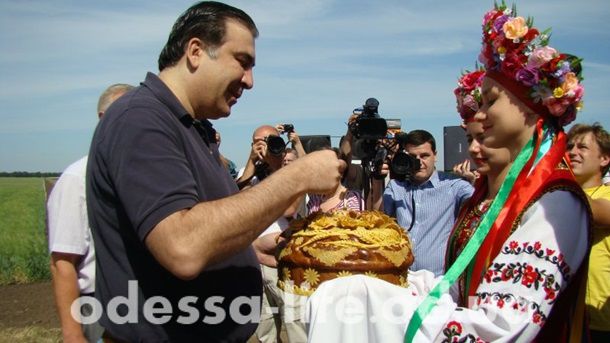 Саакашвили и Собчак посетили село под Одессой