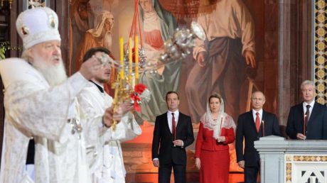 Lumânările patriarhului rus s-au stins în timpul Slujbei de Paşte